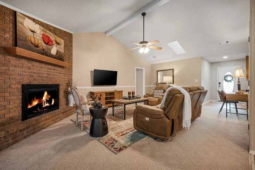 Cozy Cove-Cute 3BR in Town - Image 1