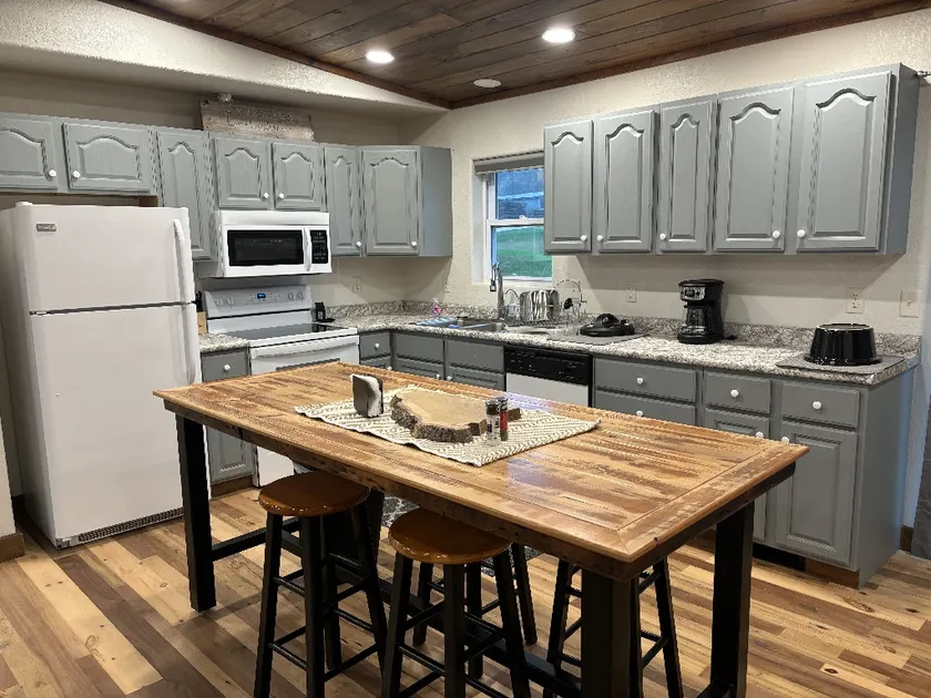 Comfortable Country Home - Image 1