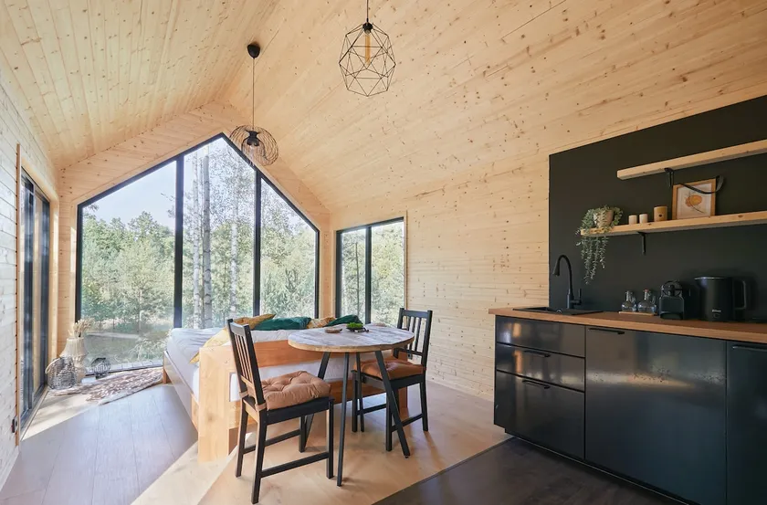 Forest house with outdoor bath - Image 1