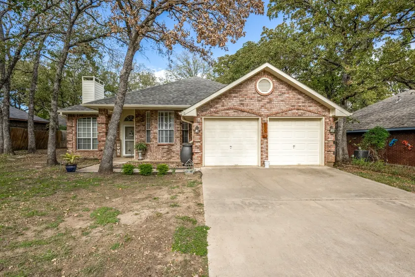 Spacious Brick House 3BR 2BA A+ - Image 1