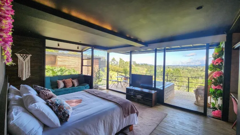 Rose Dynasty: Hot Tub & Luxury in the Mountains - Image 1