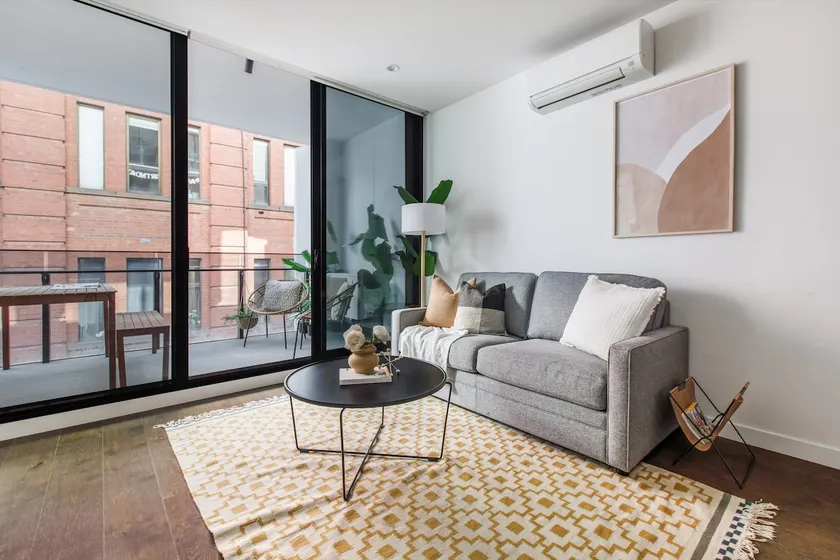 Cambridge Street Cool—A Sleek, Central Balcony Pad - Image 1