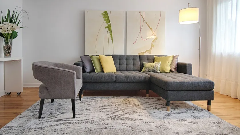 Bright and Spacious 2BR + Free parking - Image 1
