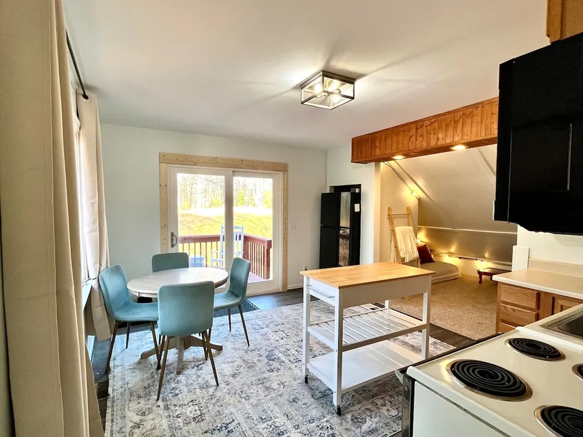Leelanau Winter Wooded Hideaway + Hot Tub - Image 1