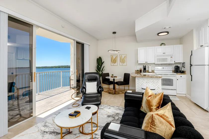 Elegant Waterfront Place for Two/Boca Ciega Resort - Image 1