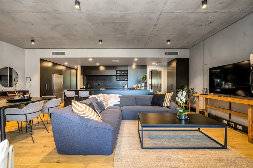 Onyx Apt Onsite EV 5mins to Foreshore - Hosted by Canstay - Image 1