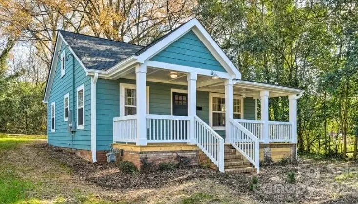 Charming Uptown Charlotte Oasis - Image 1