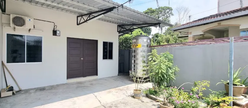 Muar Homestay#4 guests#ComfortSuite# - Image 1