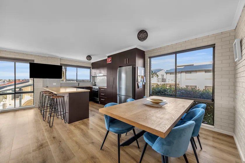 Capri Apartments - 2 Bedroom - Image 1