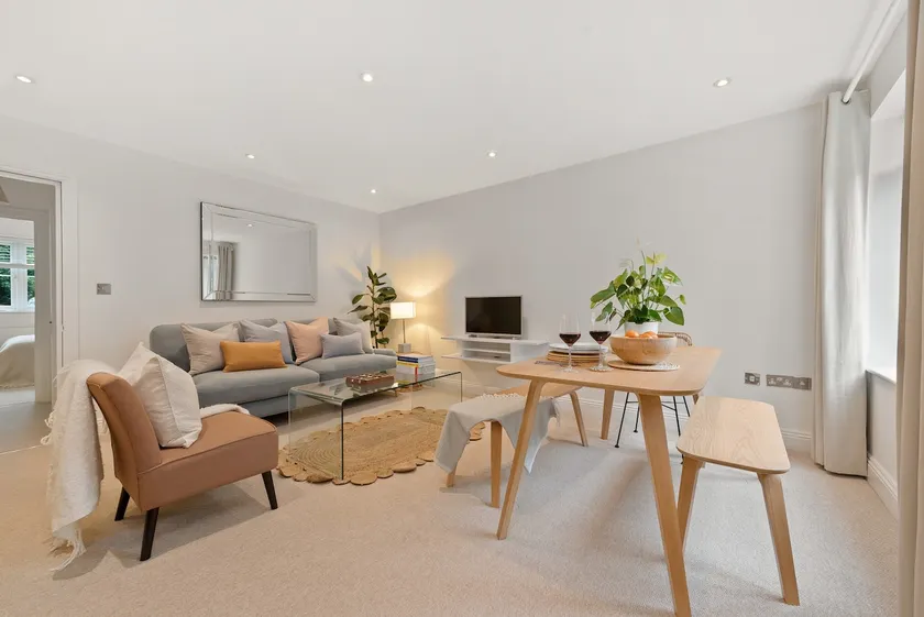 Modern home in Sunninghill - Image 1