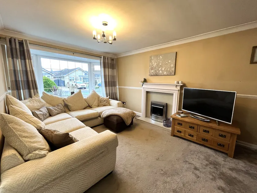 Tranquil 3-bedroom bungalow - Image 1