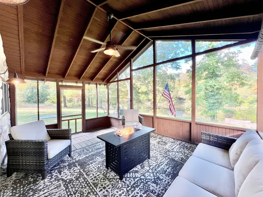 River front getaway with screened-in porch! - Image 1