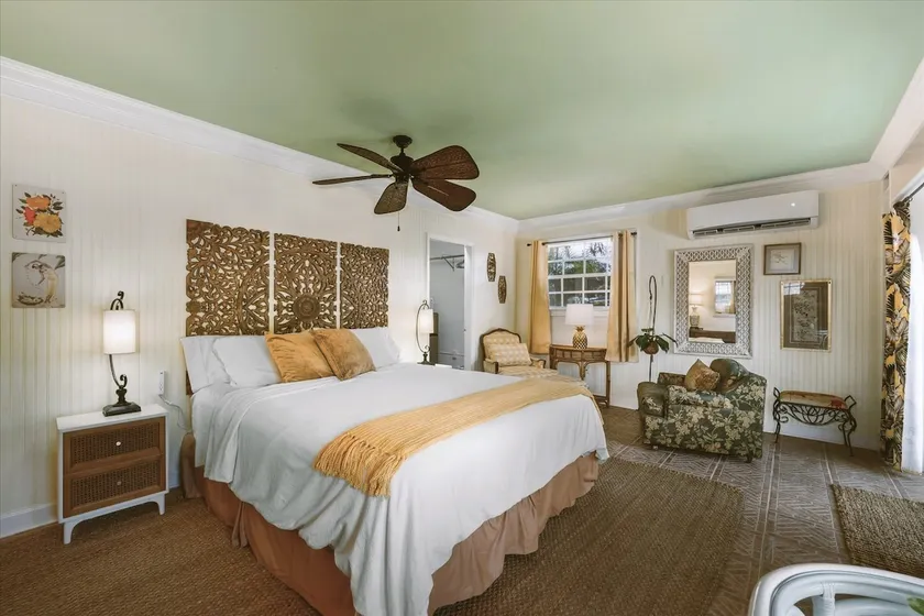 Vero Beach room w/ private entry MCM suite - Image 1