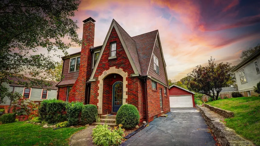 Historic 3 BR Home Near Millikin Univ. - Image 1