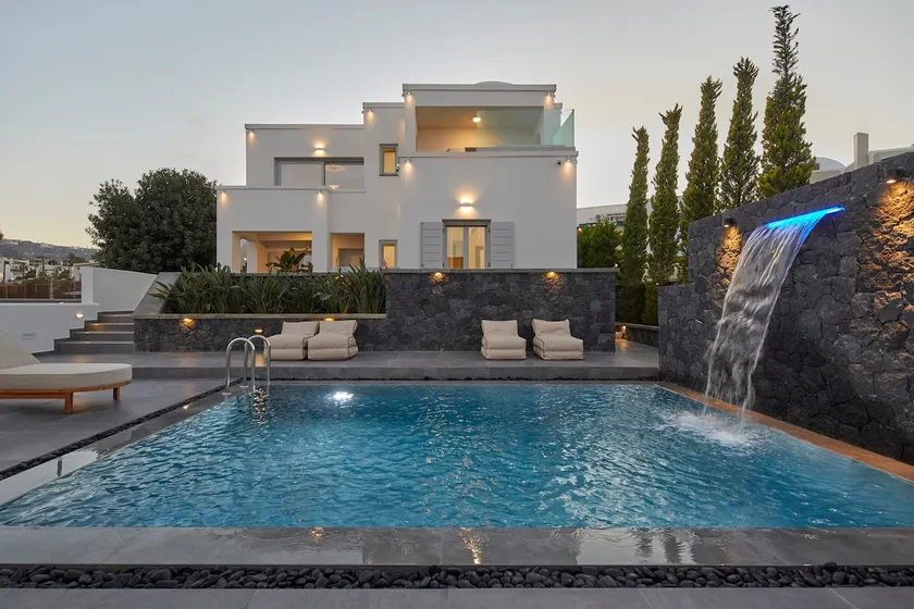 Spacious 2-Βedroom-Suite (Pool & private Jacuzzi) - Image 1
