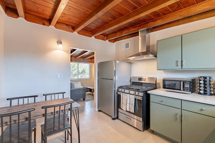 Central Updated Tucson Bungalow - EV Charger - Image 1