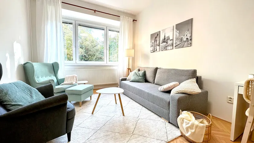 1-BDR Apt by the park| 10 mins walk to city centre - Image 1