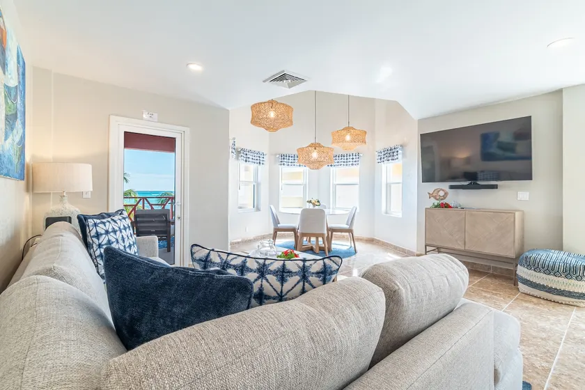 Luxurious Newly renovated condo on Sea - Ambergris - Image 1