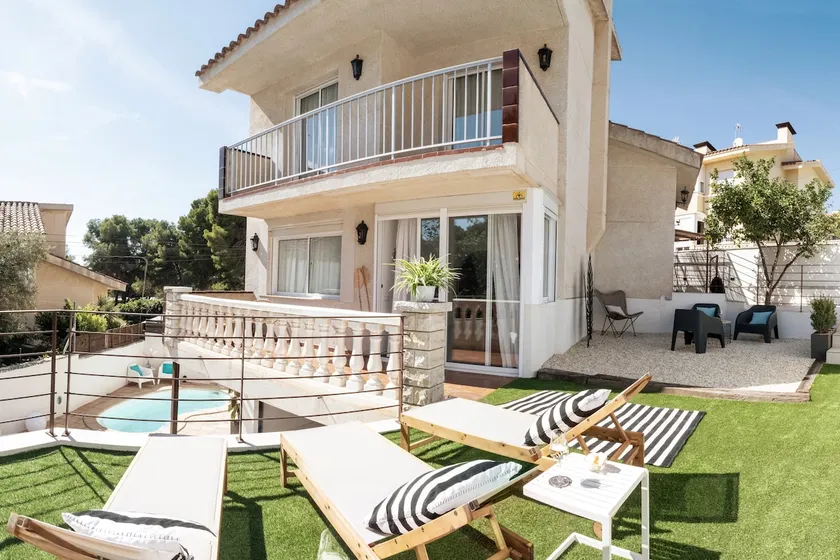 VILLA WINE & BEACH Design and Luxury in Cala Crancs - Image 1