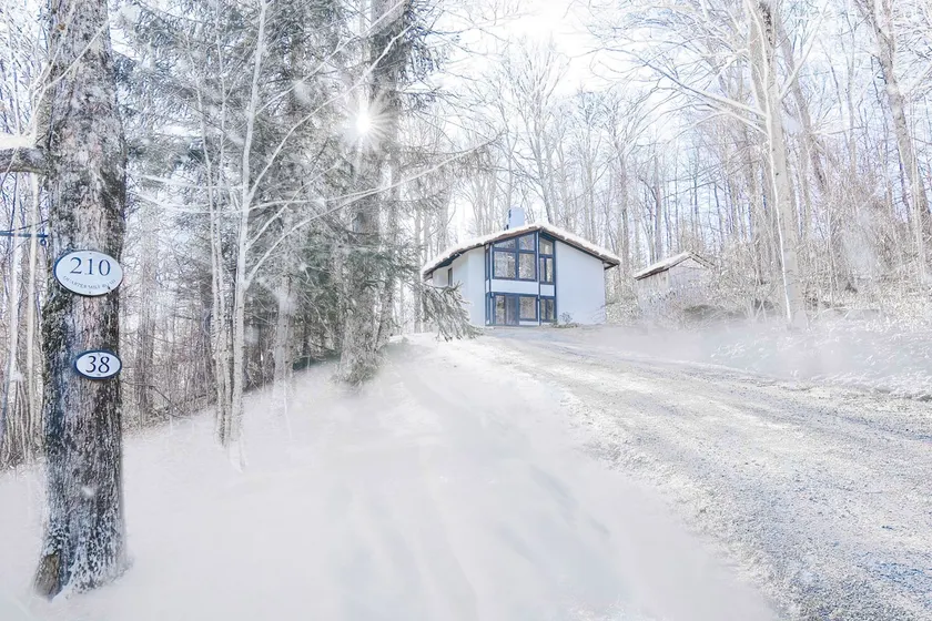On Shuttle, Sleeps 10, 4 Bathrooms, Full Kitchen - Image 1