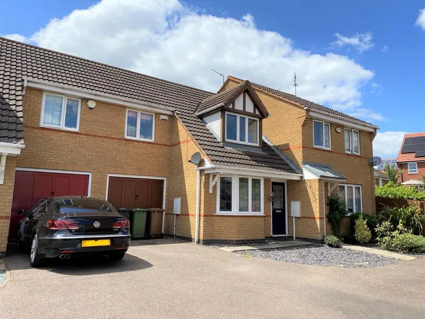 Charming Home in Wellingborough - Image 1