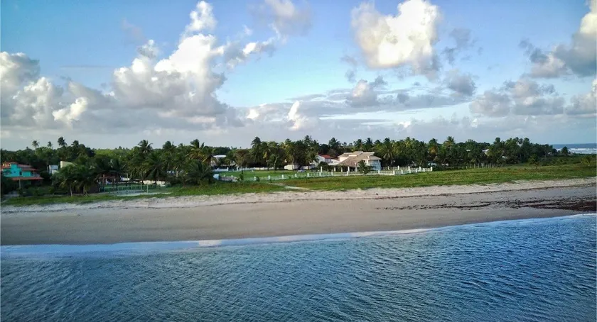 House facing the sea, with a swimming pool, 5 en-suites, on Itaparica Island - Image 1