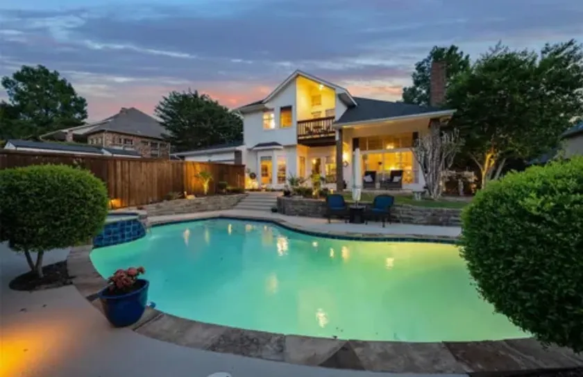 Sunset House at Rockwall - Image 1