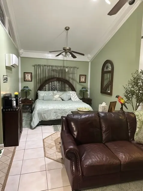King Bed/Bath Studio & Deck - Image 1