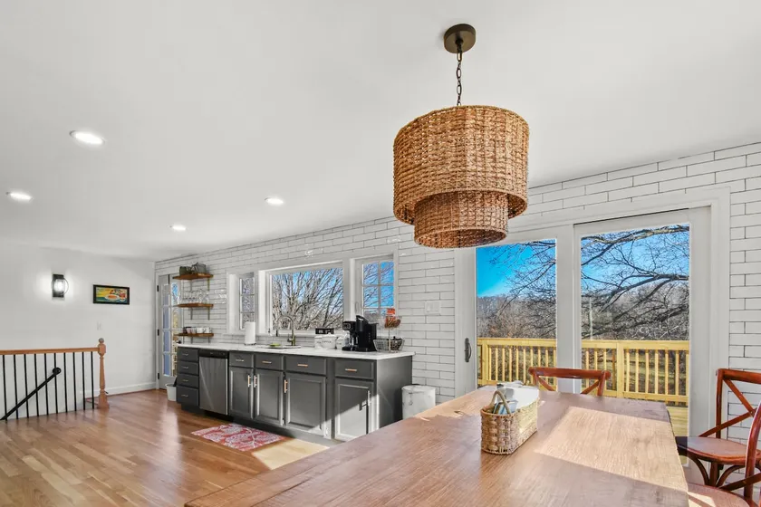Recently Renovated Rolling Hills Retreat - Image 1