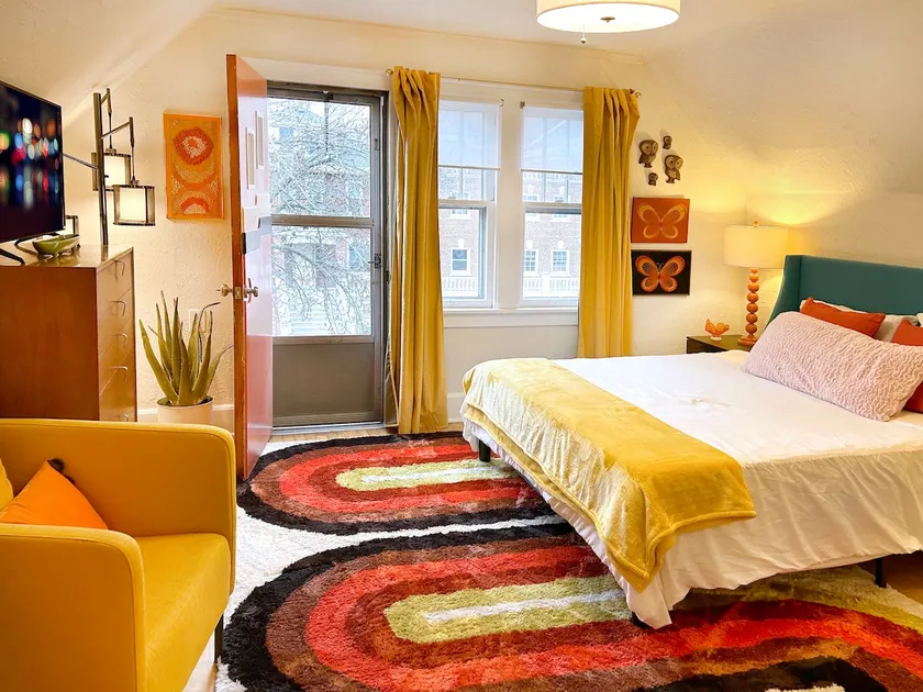 The Brass Owl - Private Apartment in Milwaukee - Image 1