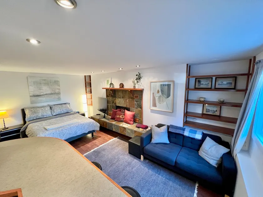 Private 1-bedroom Gray's Park suite - Image 1