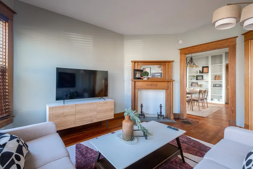 Robin's Egg, Private Downtown, Pet-Friendly Gem - Image 1