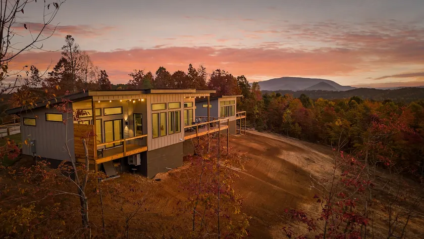 2 King Suites • Hot Tub • Mountain Views - Image 1