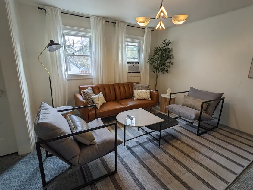 Emmet Spacious 2nd Floor 2-Bed - Image 1