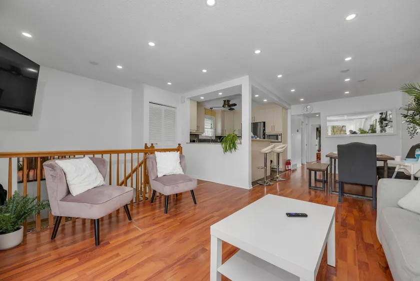 Dog Friendly, Free Parking, Play Pen, Backyard - Image 1