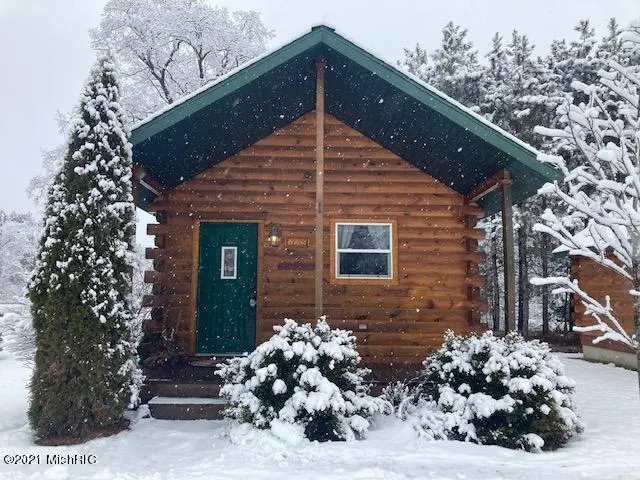 Log Cabin. Only minutes from Crystal Mountain! - Image 1