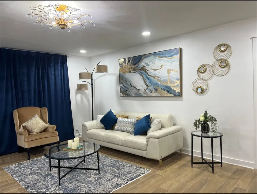 Large Space| Game Room| BBQ| 10 min Drive Downtown - Image 1