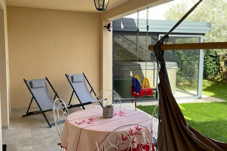60 m² house, 5-seater hot tub, new. - Image 1