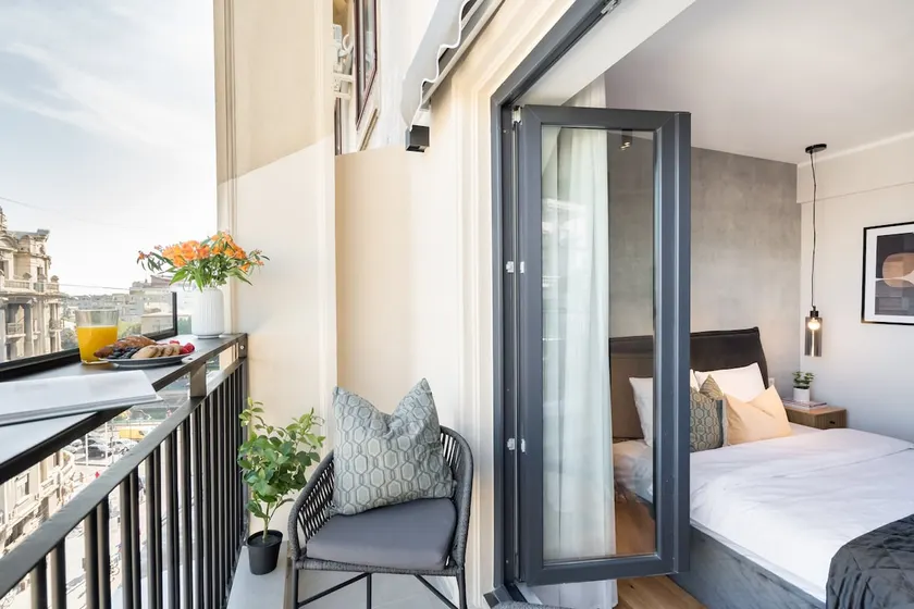 Stunning Views Luxury Studio - Image 1