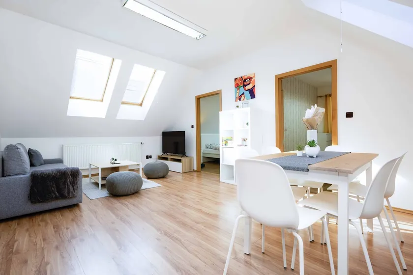 Central Apt for Groups - Image 1