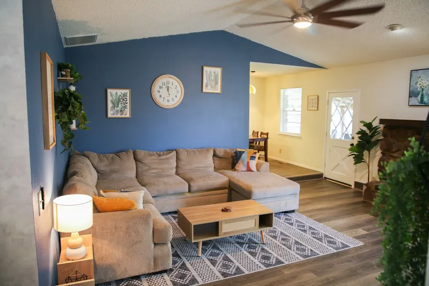 Broken Arrow Home -Cozy Design, Family Friendly - Image 1