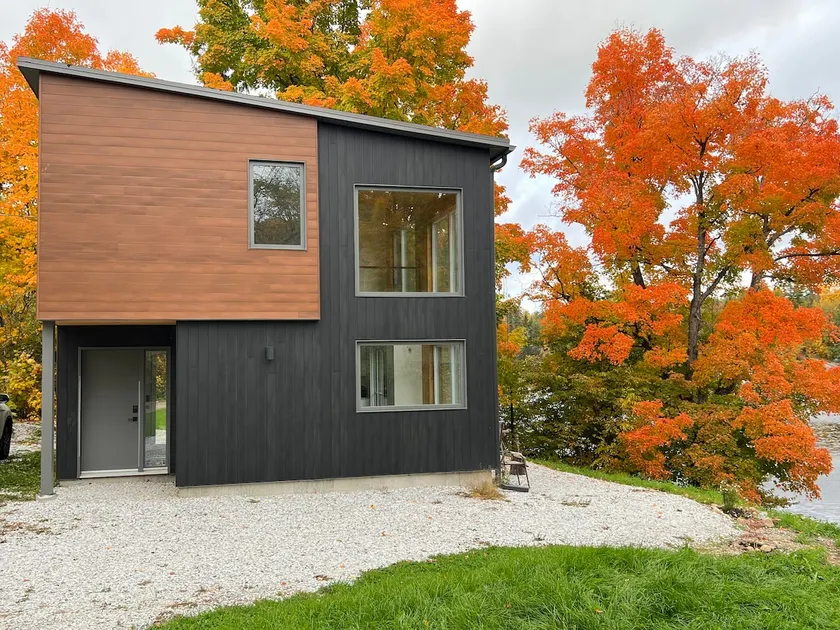 Water front stylish cottage - Image 1
