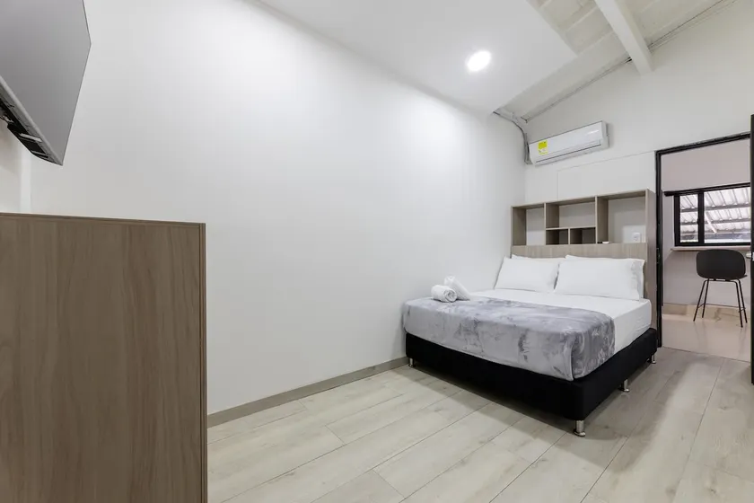1 Min Walk to Lleras Park, Poblado Best Location - Image 1