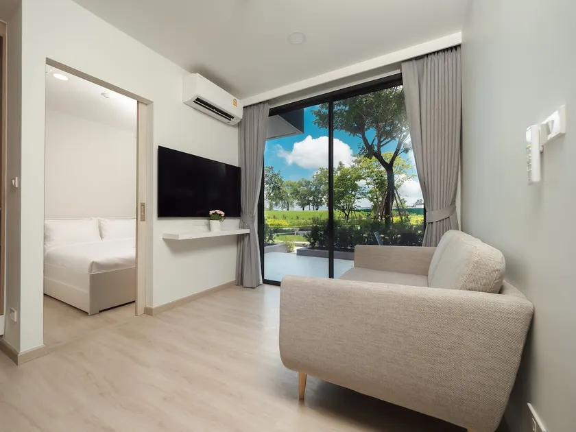 Excellent 2bd apartment with a patio - Image 1