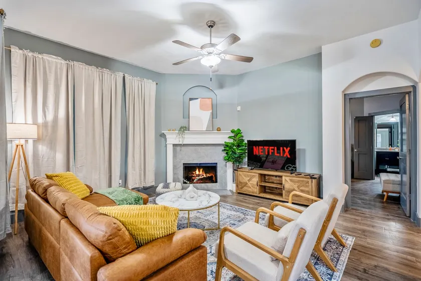 Cypress Gem, Cozy, Central & Pet-Friendly Retreat - Image 1