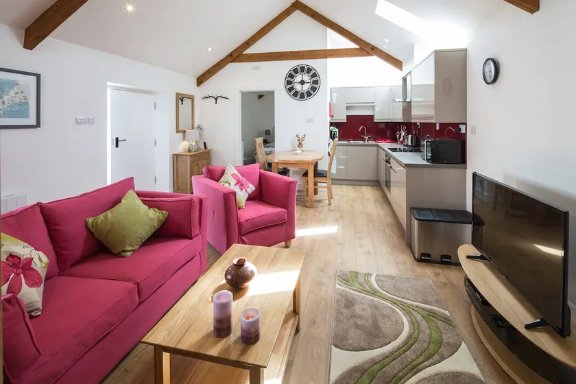 Stylish rural retreat with king-size comfort, close to Bude's stunning coastline - Image 1