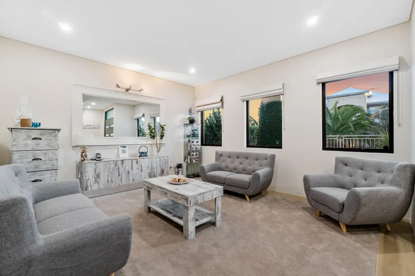 Beachside Bliss 1BR Mindarie - Image 1