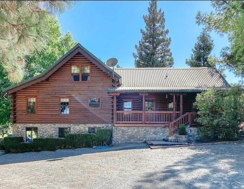 Charming Log Cabin Resort Home - Image 1