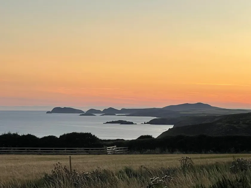 Luxury, incredible sea views, coast path access - Image 1