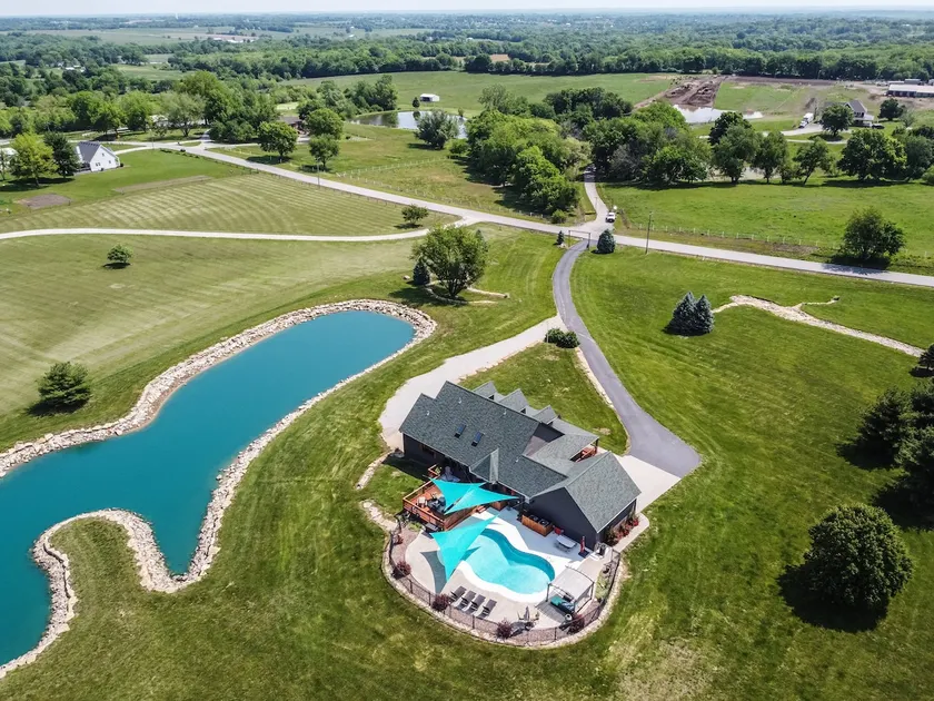 Country Paradise •9 acres•Pool•Rec Center - Image 1